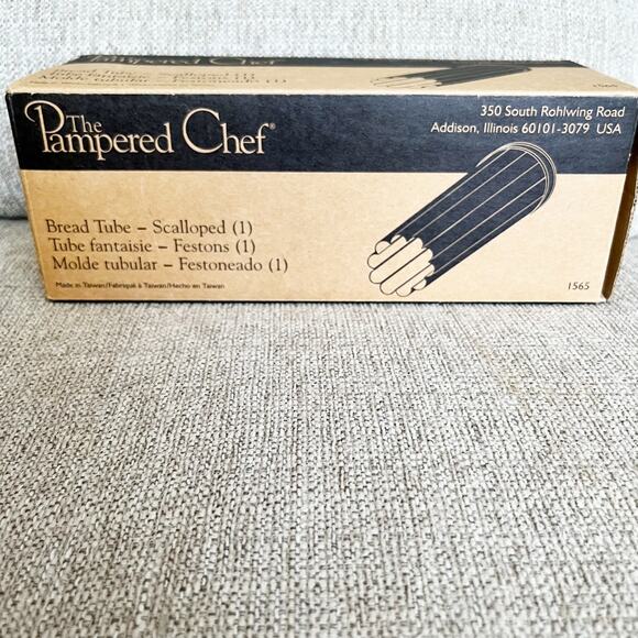 Pampered Chef Scalloped *Retired* Bread Tube Bakeware with Lids & Recipe, NIB! - Picture 3 of 7